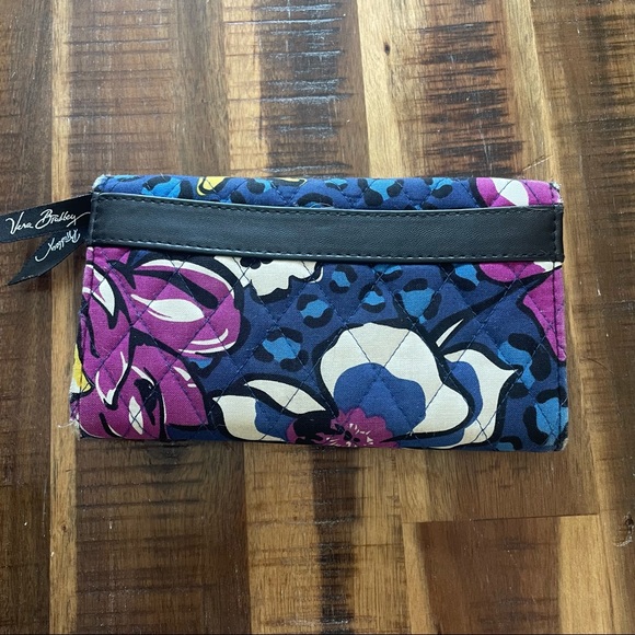 Cheetah Flower Trifold Wallet - Picture 3 of 12